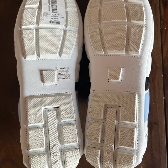 PRADA CALZATURE UOMO in US size 9 bought from Holt Renfrew for $1,250
Brand new! - Picture 4 of 7